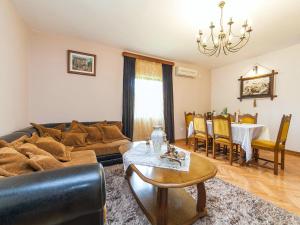 Posezení v ubytování Holiday House Stari Volat