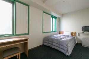 Łóżko lub łóżka w pokoju w obiekcie WASHINGTON R&B Hotel Nagoya Nishiki