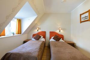A bed or beds in a room at Hansalinn