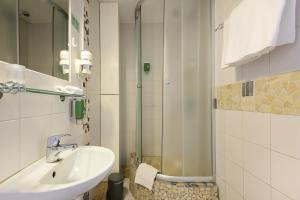 A bathroom at Hansalinn