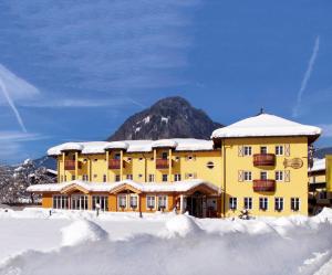 Nespecifikovaný výhled na hory nebo výhled na hory při pohledu z hotelu