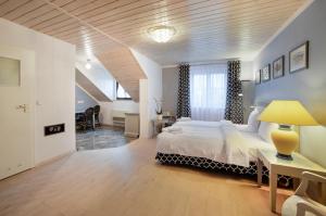 Posteľ alebo postele v izbe v ubytovaní Apartamenty Łozówka