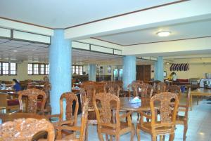 Restoran atau tempat lain untuk makan di Myanmar Life Hotel
