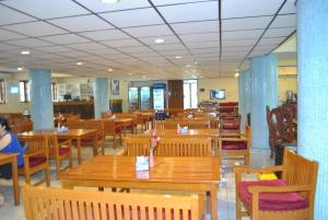 Restoran atau tempat lain untuk makan di Myanmar Life Hotel