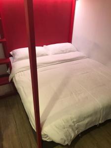 Postel nebo postele na pokoji v ubytování SleepBox Hostel