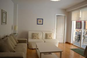 A seating area at Apartamentos Suites&Homes