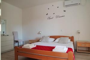 Postel nebo postele na pokoji v ubytování Lenka Apartments I