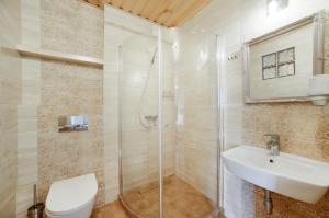 Kúpeľňa v ubytovaní Apartamenty Łozówka + 22 fotografií