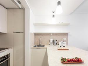 Ett kök eller pentry på Lisbon Serviced Apartments - Baixa