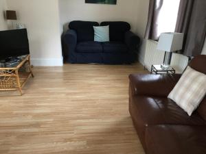 A seating area at Studio Apartment Fir Trees 