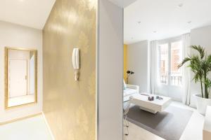 Gallery image of Carretas Apartments in Madrid