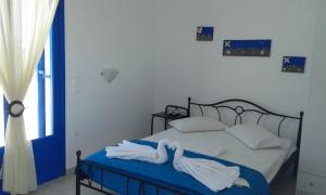a bedroom with a bed with towels on it at Vigles in Adamantas