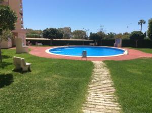 The swimming pool at or close to Cristina III