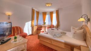 TV a/nebo společenská místnost v ubytování Hotel-Garni Weidacherhof