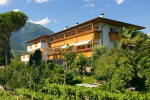 Gallery image of Hotel Bellevue in Tirolo