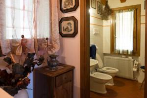 A bathroom at La Residence da Caterina Még 37 kép