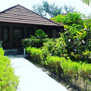 梦幻小屋旅馆外面的花园