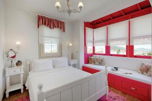 A bed or beds in a room at Gobene Alacati
