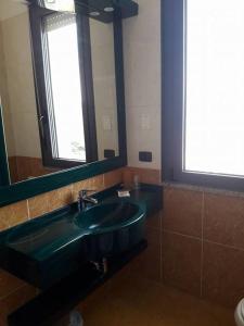 A bathroom at Hotel Beaurivage