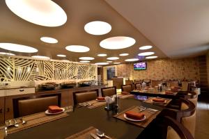 En restaurang eller annat matställe på Hotel Kama International