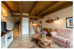 a living room with a couch and a table at Herman's Hof in Rankwitz