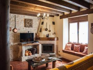 a living room with a couch and a fireplace at La Fuente del Pinar in Valdesimonte