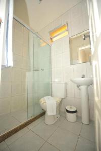 Ett badrum på Pousada Manaia