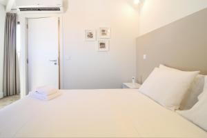 a white bedroom with a large white bed at Msc Flats in Porto