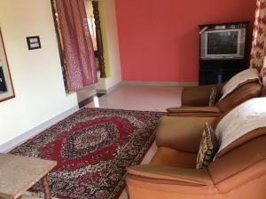 TV a/nebo společenská místnost v ubytování Manasvini Homestay-A home in Mysore with scenic view + 16 fotografií