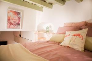 Postel nebo postele na pokoji v ubytování 3 - EL ESCONDITE ROSA de TARIFA- ENJOY TARIFA