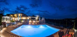 The swimming pool at or close to Agriturismo Acetaia Sereni