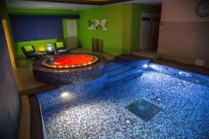 Bassein majutusasutuses Hotel Centrum Harrachov või selle lähedal