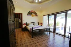 Postel nebo postele na pokoji v ubytování Majestic Villas Phuket