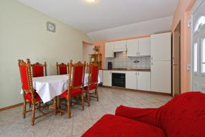 Kuchyňa alebo kuchynka v ubytovaní Apartmani Šime