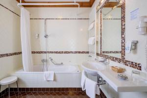 Kúpeľňa v ubytovaní Hotel Aquila + 34 fotografií