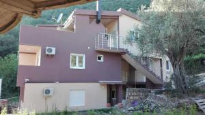 a purple house with a staircase on the side of it at Vip Apartmani Canj in Čanj