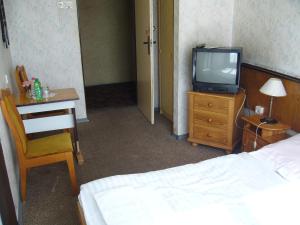 Telewizja i/lub zestaw kina domowego w obiekcie Karet Obiekt Hotelowy