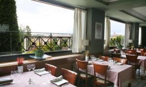 En restaurant eller et spisested på Hotel Restaurante El Tollo