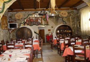 a restaurant with tables and chairs in a room at B&B Villa Giglio in Catanzaro