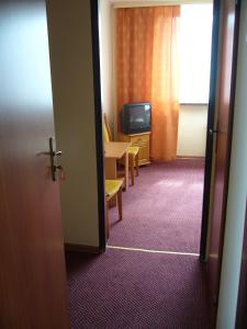 Telewizja i/lub zestaw kina domowego w obiekcie Karet Obiekt Hotelowy