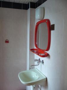Et badeværelse på Karet Obiekt Hotelowy