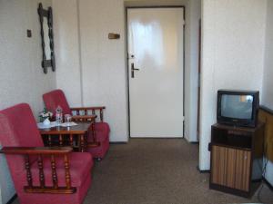 Telewizja i/lub zestaw kina domowego w obiekcie Karet Obiekt Hotelowy