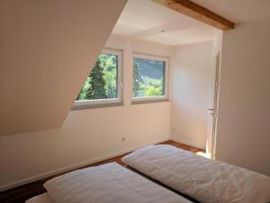 Кровать или кровати в номере Ferienwohnung "Zum Klosterruinenblick"
