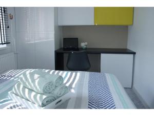 Posteľ alebo postele v izbe v ubytovaní Nowolipie Warsaw Apartment