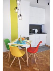 Televízia a/alebo spoločenská miestnosť v ubytovaní Nowolipie Warsaw Apartment