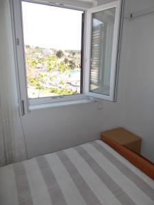 Ένα ή περισσότερα κρεβάτια σε δωμάτιο στο Apartment Dora 1 Jakišnica