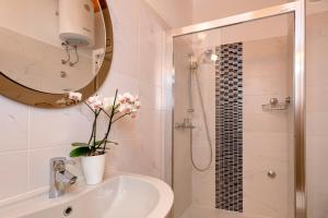 Ein Badezimmer in der Unterkunft Fortezza - Hvar Old Town Apartment