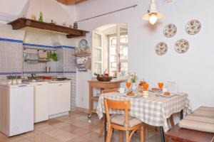 Küche/Küchenzeile in der Unterkunft Fortezza - Hvar Old Town Apartment