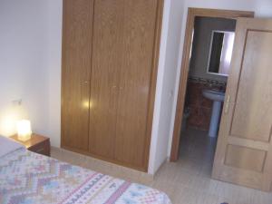 Postel nebo postele na pokoji v ubytování 1ª Linea Playa Deluxe Costa Marina