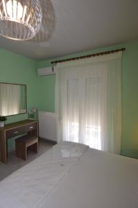 Postel nebo postele na pokoji v ubytování Bourlis Apartments
